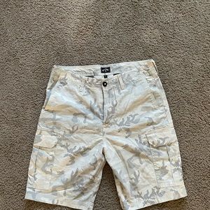 New Men’s Billabong light tan camo print cargo shorts size W33L24 zipper fly